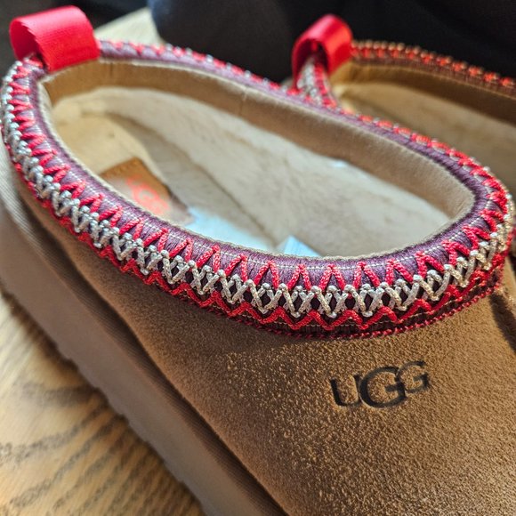 Like New - UGG Tazz Womens Platform  Size 9 - Picture 7 of 10